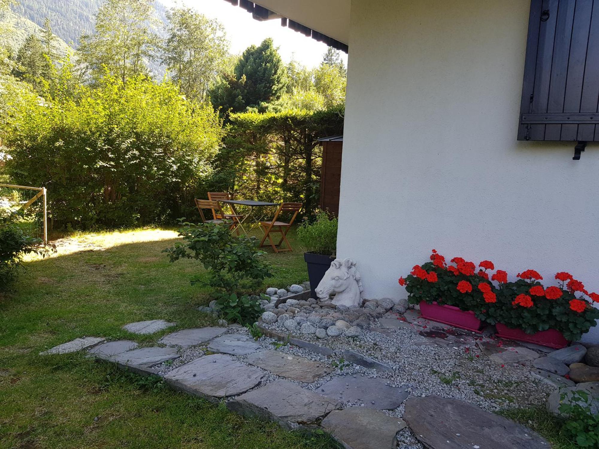 Bel Appartement , Son Jardin Et Le Lac Chamonix Exterior photo